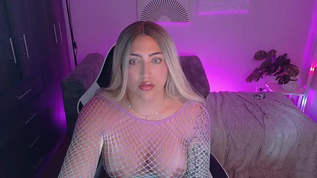 Snapshot of a_belladanger chatting on April 12, 2026, 12:48 am a belladanger online show from April 12, 2026, 12:48 am