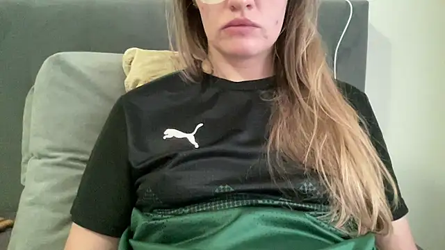 vanessa4you online show from October 3, 2025, 4:20 am