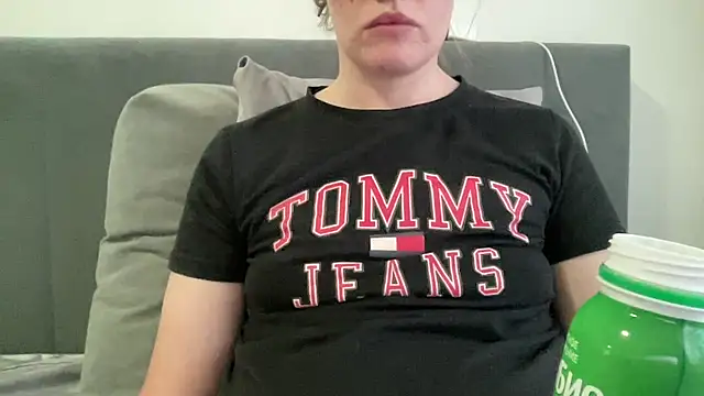 vanessa4you online show from October 10, 2025, 4:00 am