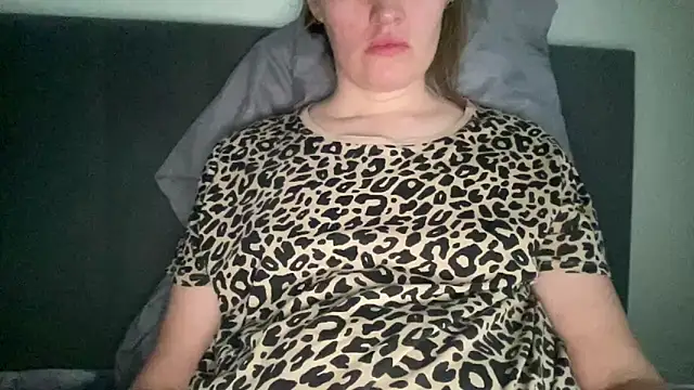 vanessa4you online show from October 15, 2025, 4:01 am