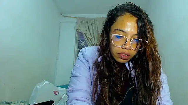AmaraRoberts420 online show from December 7, 2024, 9:44 pm