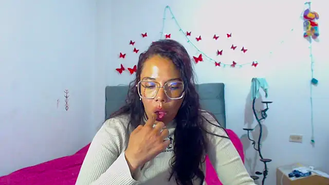 AmaraRoberts420 online show from March 18, 2025, 10:37 pm