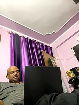 Dick 6inches online show from November 26, 2025, 1:56 pm