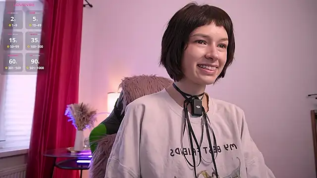 Snapshot of VivianLy_ chatting on February 28, 2026, 1:23 pm VivianLy online show from February 28, 2026, 1:23 pm