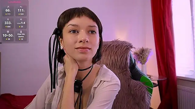 Snapshot of VivianLy_ chatting on March 9, 2026, 11:47 am VivianLy online show from March 9, 2026, 11:47 am