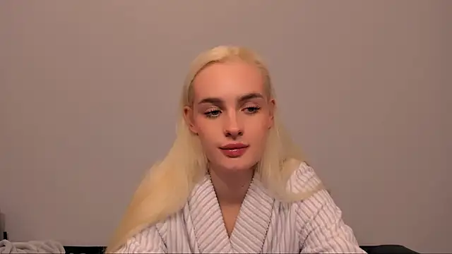 OliviaKisss online show from March 16, 2026, 8:02 pm