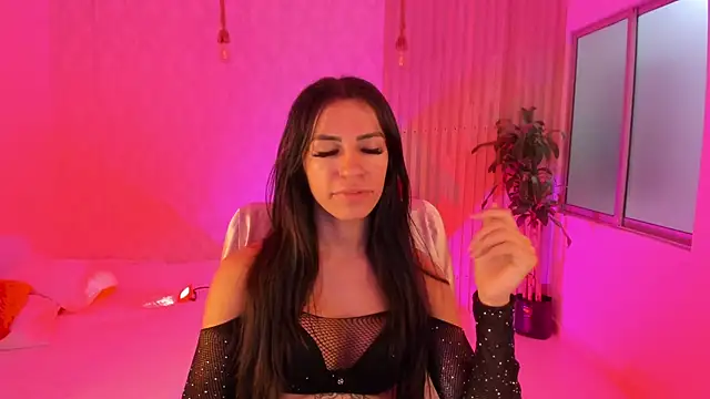 paulina hilton ms online show from December 9, 2024, 2:45 am