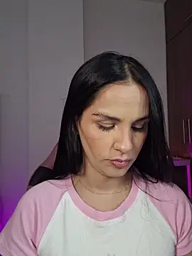 Snapshot of heyshaa chatting on February 17, 2026, 9:10 pm heyshaa online show from February 17, 2026, 9:10 pm