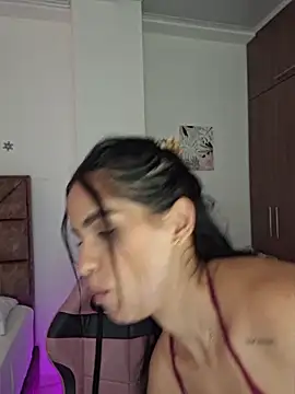 Snapshot of heyshaa chatting on February 28, 2026, 8:21 pm heyshaa online show from February 28, 2026, 8:21 pm