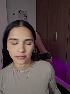 Snapshot of heyshaa chatting on March 13, 2026, 9:32 pm heyshaa online show from March 13, 2026, 9:32 pm