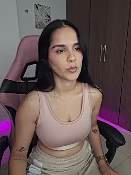 Snapshot of heyshaa chatting on April 6, 2026, 7:48 pm heyshaa online show from April 6, 2026, 7:48 pm