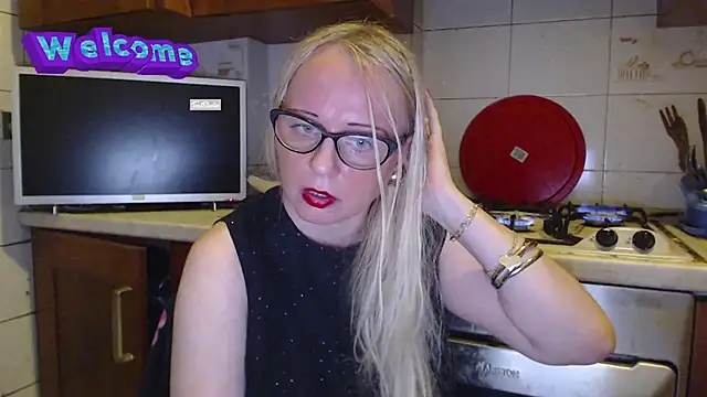 Snapshot of martachatte chatting on February 18, 2025, 7:52 pm martachatte online show from February 18, 2025, 7:52 pm