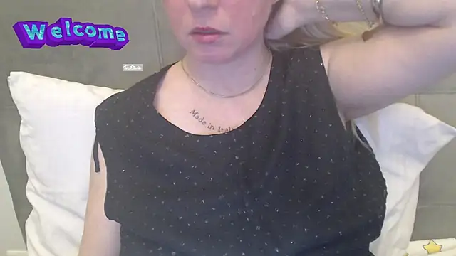 Snapshot of martachatte chatting on February 19, 2025, 6:43 pm martachatte online show from February 19, 2025, 6:43 pm
