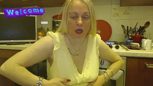 Snapshot of martachatte chatting on February 26, 2025, 7:38 pm martachatte online show from February 26, 2025, 7:38 pm