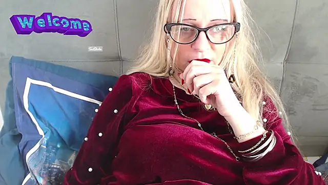 Snapshot of martachatte chatting on March 5, 2025, 2:01 pm martachatte online show from March 5, 2025, 2:01 pm
