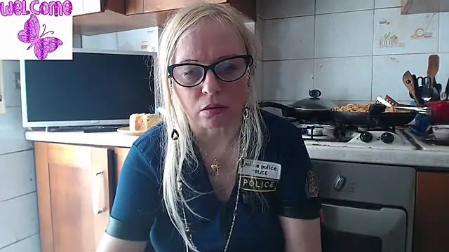 Snapshot of martachatte chatting on March 10, 2025, 11:32 am martachatte online show from March 10, 2025, 11:32 am