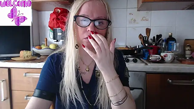 Snapshot of martachatte chatting on March 10, 2025, 3:30 pm martachatte online show from March 10, 2025, 3:30 pm