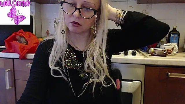 Snapshot of martachatte chatting on March 11, 2025, 5:02 pm martachatte online show from March 11, 2025, 5:02 pm