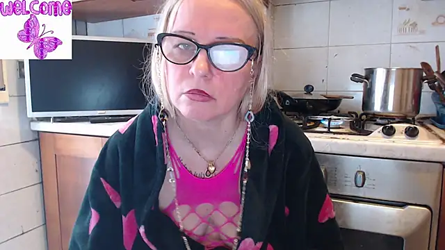 Snapshot of martachatte chatting on March 12, 2025, 2:34 pm martachatte online show from March 12, 2025, 2:34 pm