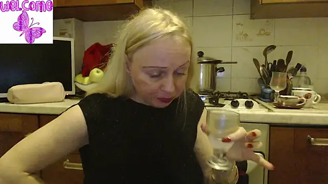 Snapshot of martachatte chatting on March 13, 2025, 6:56 pm martachatte online show from March 13, 2025, 6:56 pm