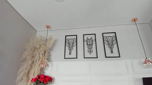 Rebeca jones online show from October 31, 2025, 12:06 pm