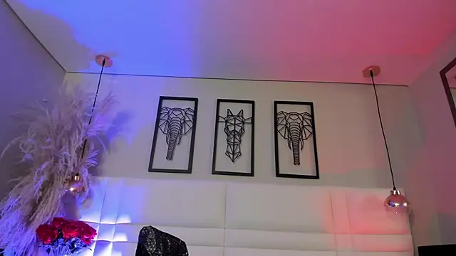 Rebeca jones online show from November 16, 2025, 12:55 pm