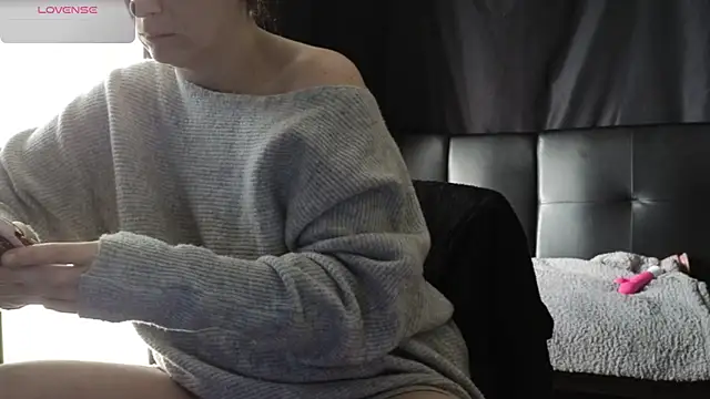 Snapshot of Mia_G0ld chatting on March 4, 2026, 2:23 pm Mia G0ld online show from March 4, 2026, 2:23 pm