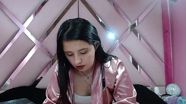 nathaly low1 online show from December 12, 2024, 7:30 am
