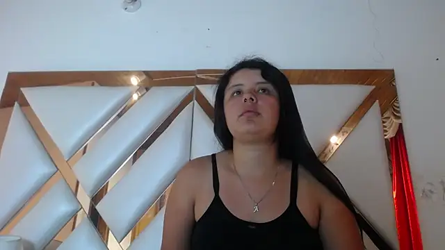 nathaly low1 online show from May 7, 2026, 1:05 pm
