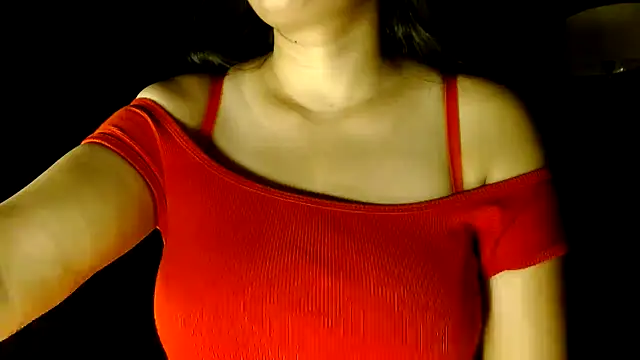 janifer001 online show from May 1, 2026, 4:44 pm