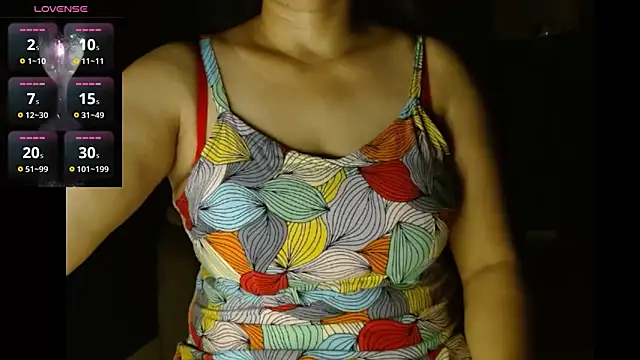 janifer001 online show from May 18, 2026, 3:57 am