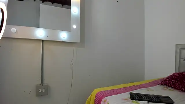 SEXXYLATINCOUPLE1 online show from December 4, 2025, 10:13 am