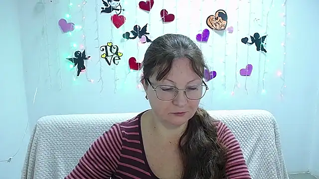 VanessaHotts online show from February 17, 2025, 6:31 am