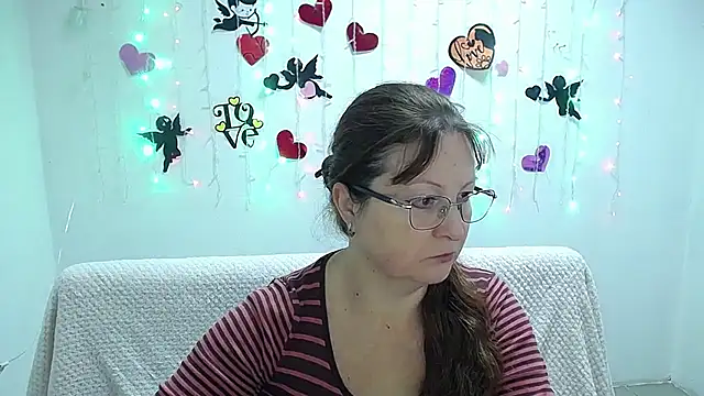 VanessaHotts online show from February 19, 2025, 6:00 am