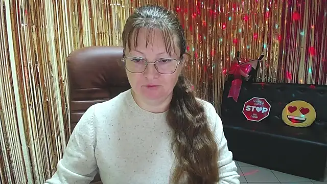 VanessaHotts online show from October 10, 2025, 5:06 am