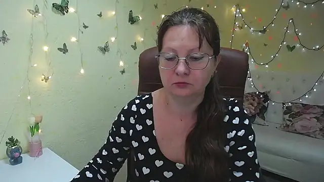 VanessaHotts online show from March 27, 2026, 5:57 am