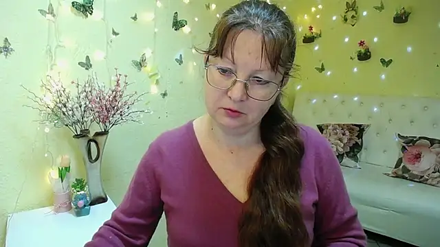 VanessaHotts online show from April 18, 2026, 5:11 am