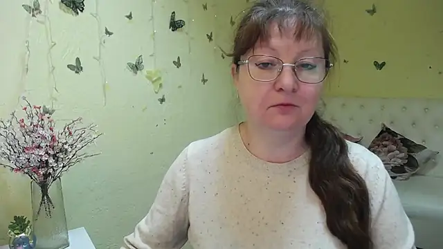 VanessaHotts online show from May 4, 2026, 5:03 am