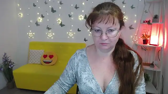 VanessaHotts online show from May 11, 2026, 5:02 am