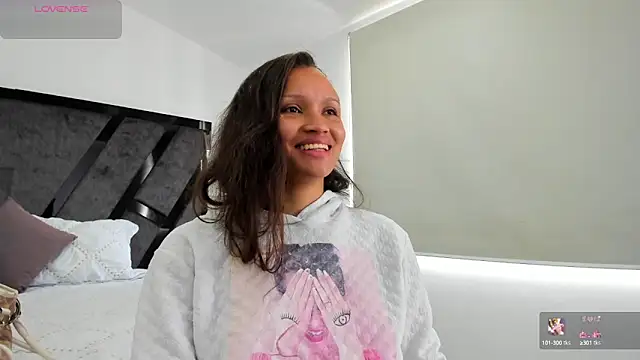 AnnieAndStefan online show from December 4, 2024, 12:58 pm