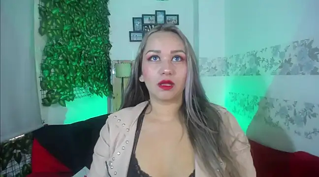 Snapshot of paula_brausin chatting on December 24, 2024, 12:00 pm paula brausin online show from December 24, 2024, 12:00 pm