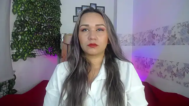 Snapshot of paula_brausin chatting on February 8, 2025, 8:42 pm paula brausin online show from February 8, 2025, 8:42 pm