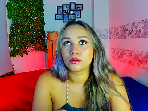 Snapshot of paula_brausin chatting on February 22, 2025, 8:42 pm paula brausin online show from February 22, 2025, 8:42 pm