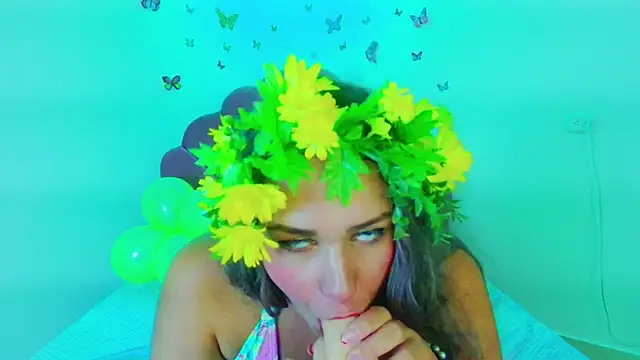 Snapshot of paula_brausin chatting on March 17, 2025, 11:32 pm paula brausin online show from March 17, 2025, 11:32 pm
