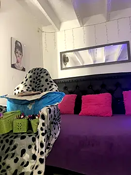 lonely shewolf online show from December 4, 2025, 4:16 pm