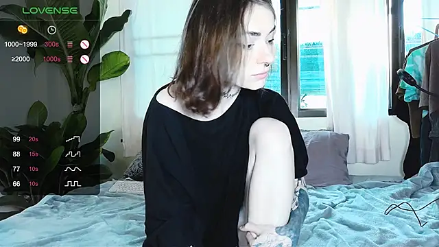 Snapshot of pale_skin chatting on December 1, 2025, 9:25 am pale skin online show from December 1, 2025, 9:25 am