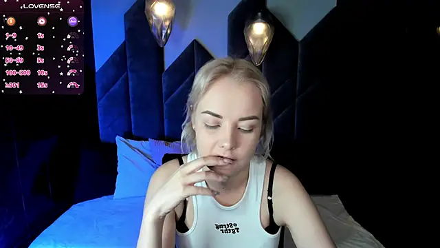 StephanieSweety online show from February 18, 2025, 1:44 pm