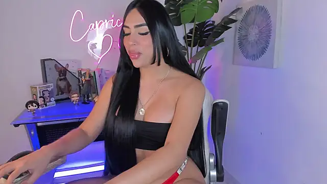 Korina Saenz01 online show from November 12, 2025, 7:46 pm