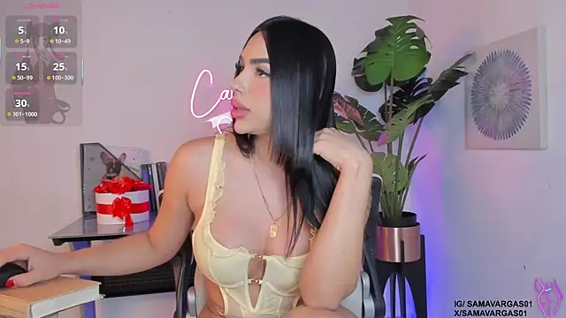 Korina Saenz01 online show from May 11, 2026, 4:04 pm