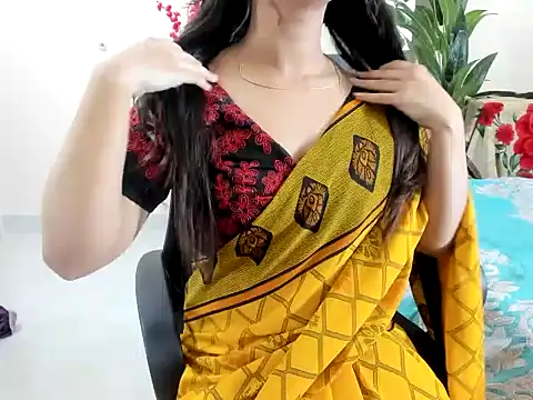 AttractiveQueen2002 online show from September 10, 2025, 5:46 pm